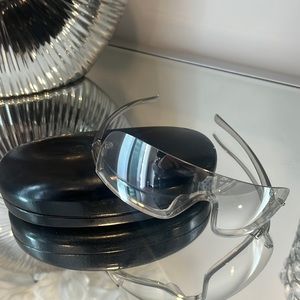 Gucci Sunglasses w/case